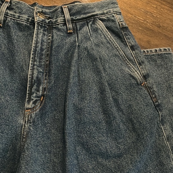 GOLDSIGN
The Edgar pleated high-rise wide-leg jeans - Picture 11 of 14